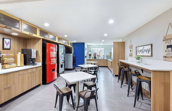 Imagen del bar/restaurante del Hotel Microtel Inn and Suites By Wyndham Columbus North. Foto 3