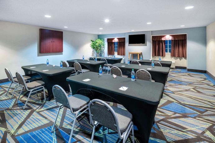 Imagen de los interiores del Hotel Microtel Inn and Suites By Wyndham Columbus North. Foto 20