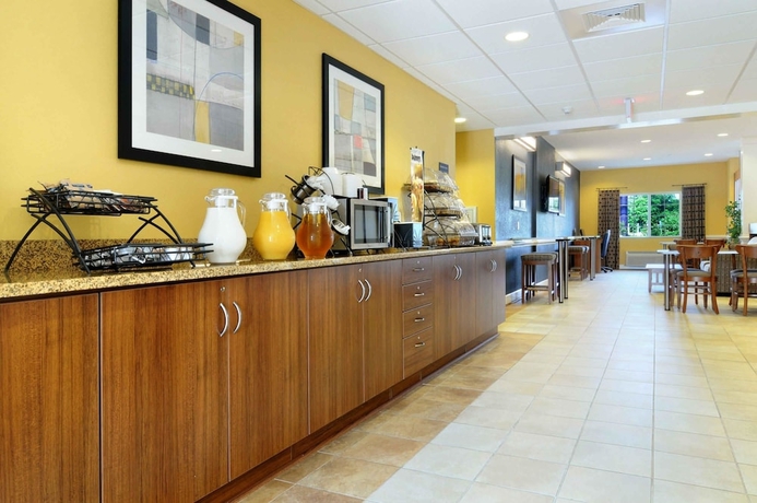Imagen del bar/restaurante del Hotel Microtel Inn and Suites By Wyndham Columbus/near Fort Moore. Foto 2
