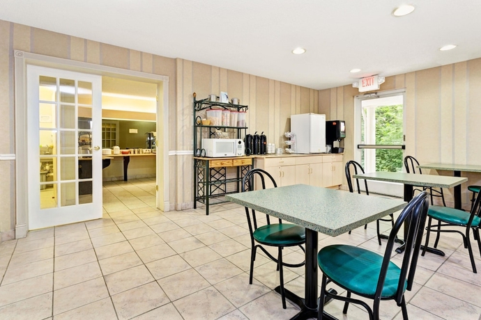 Imagen del bar/restaurante del Hotel Microtel Inn and Suites By Wyndham Florence/cincinnati Airport. Foto 7
