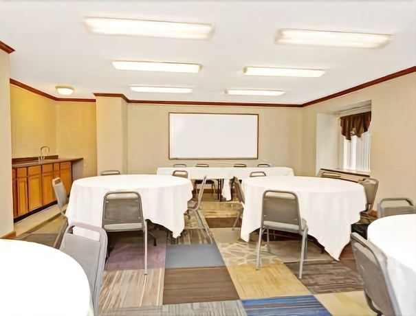 Imagen de los interiores del Hotel Microtel Inn and Suites By Wyndham Florence/cincinnati Airport. Foto 18
