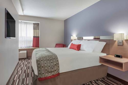 Imagen de la habitación del Hotel Microtel Inn and Suites By Wyndham Fort Mcmurray. Foto 4