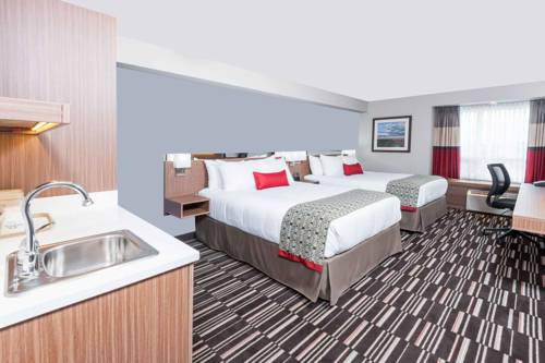 Imagen de la habitación del Hotel Microtel Inn and Suites By Wyndham Fort Mcmurray. Foto 7