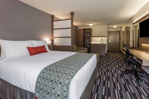 Imagen de la habitación del Hotel Microtel Inn and Suites By Wyndham Fort Mcmurray. Foto 8