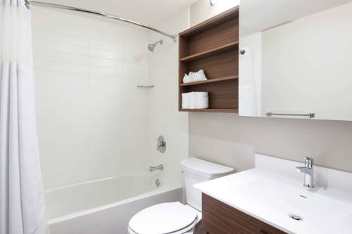 Imagen de la habitación del Hotel Microtel Inn and Suites By Wyndham Fort St John. Foto 8