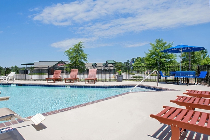 Imagen de la piscina del Hotel Microtel Inn and Suites By Wyndham Gardendale. Foto 16