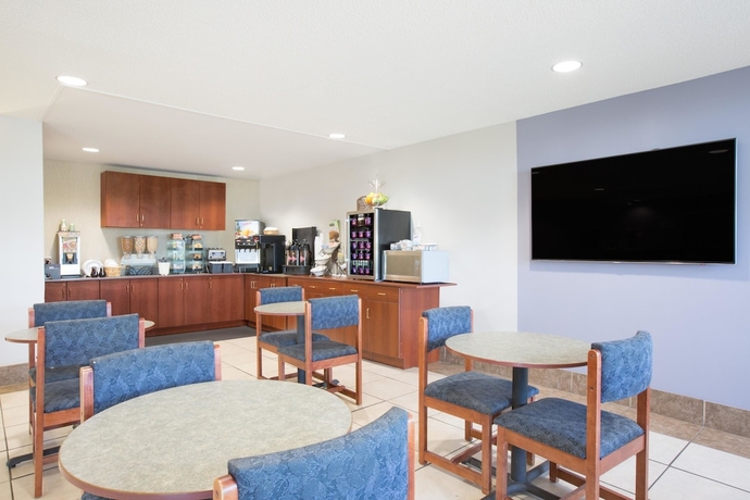 Imagen del bar/restaurante del Hotel Microtel Inn and Suites By Wyndham Gardendale. Foto 2