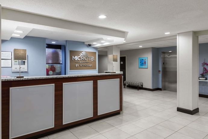 Imagen de los interiores del Hotel Microtel Inn and Suites By Wyndham Greenville / Woodruff Rd. Foto 15