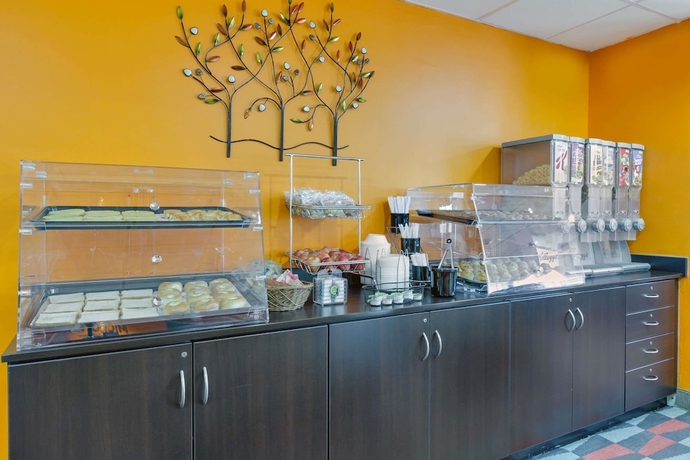 Imagen del bar/restaurante del Hotel Microtel Inn and Suites By Wyndham Hoover/birmingham. Foto 2