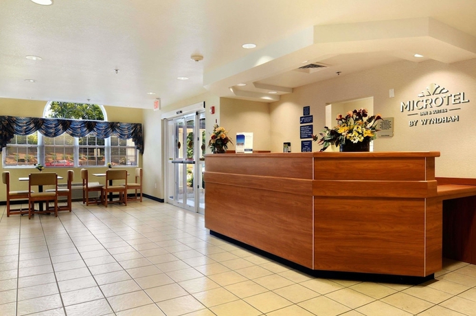 Imagen de los interiores del Hotel Microtel Inn and Suites By Wyndham Huntsville. Foto 7