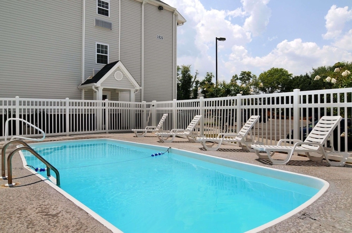 Imagen de la piscina del Hotel Microtel Inn and Suites By Wyndham Huntsville. Foto 10