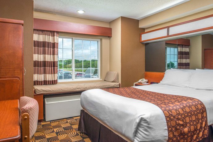 Imagen de la habitación del Hotel Microtel Inn and Suites By Wyndham Lincoln. Foto 4