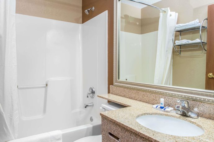 Imagen de la habitación del Hotel Microtel Inn and Suites By Wyndham Lincoln. Foto 6