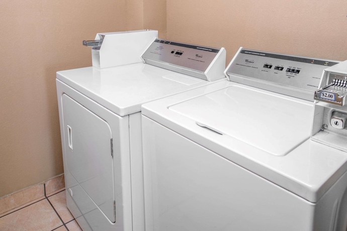 Imagen de los interiores del Hotel Microtel Inn and Suites By Wyndham Lincoln. Foto 14