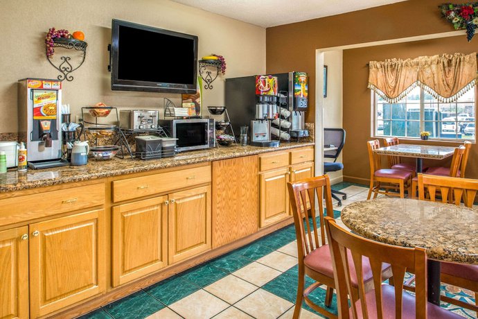 Imagen del bar/restaurante del Hotel Microtel Inn and Suites By Wyndham Lincoln. Foto 3