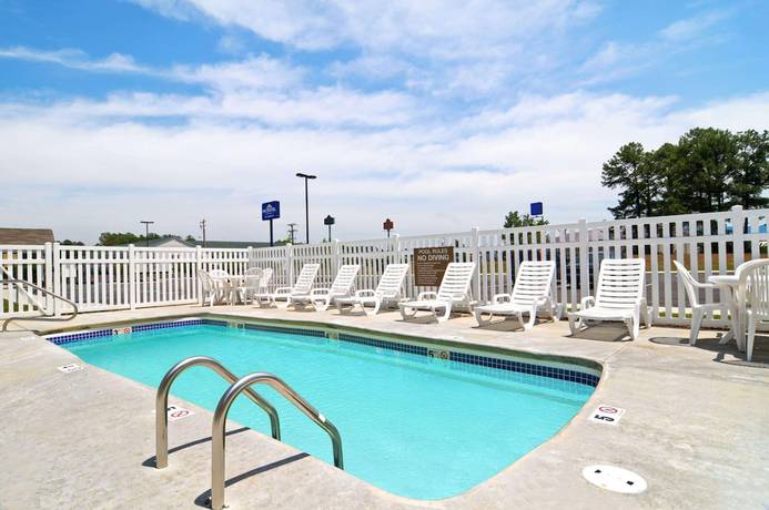 Imagen de la piscina del Hotel Microtel Inn and Suites By Wyndham Manchester. Foto 20