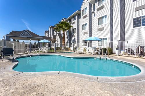 Imagen de la piscina del Hotel Microtel Inn and Suites By Wyndham Modesto Ceres. Foto 16