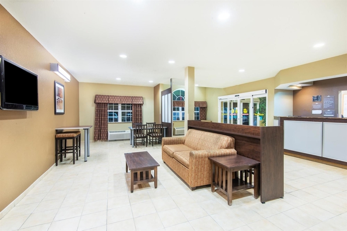 Imagen de los interiores del Hotel Microtel Inn and Suites By Wyndham Montgomery. Foto 14