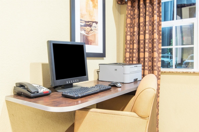 Imagen de los interiores del Hotel Microtel Inn and Suites By Wyndham Montgomery. Foto 16