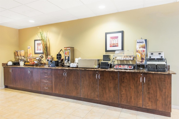 Imagen del bar/restaurante del Hotel Microtel Inn and Suites By Wyndham Montgomery. Foto 3