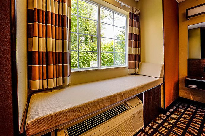 Imagen de los interiores del Hotel Microtel Inn and Suites By Wyndham North Canton. Foto 14