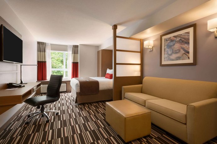 Imagen de la habitación del Hotel Microtel Inn and Suites By Wyndham Oyster Bay. Foto 3