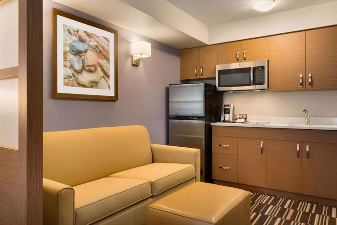 Imagen de la habitación del Hotel Microtel Inn and Suites By Wyndham Oyster Bay. Foto 14