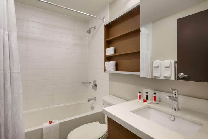 Imagen de la habitación del Hotel Microtel Inn and Suites By Wyndham Oyster Bay. Foto 16