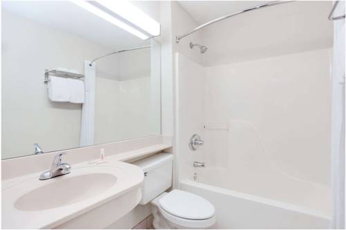 Imagen de la habitación del Hotel Microtel Inn and Suites By Wyndham Pooler/savannah. Foto 4