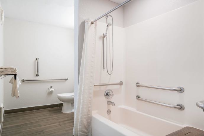 Imagen de la habitación del Hotel Microtel Inn and Suites By Wyndham Rochester North Mayo Clinic. Foto 9