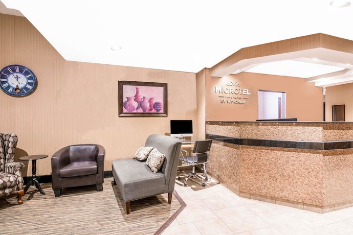 Imagen de los interiores del Hotel Microtel Inn and Suites By Wyndham Rochester North Mayo Clinic. Foto 14