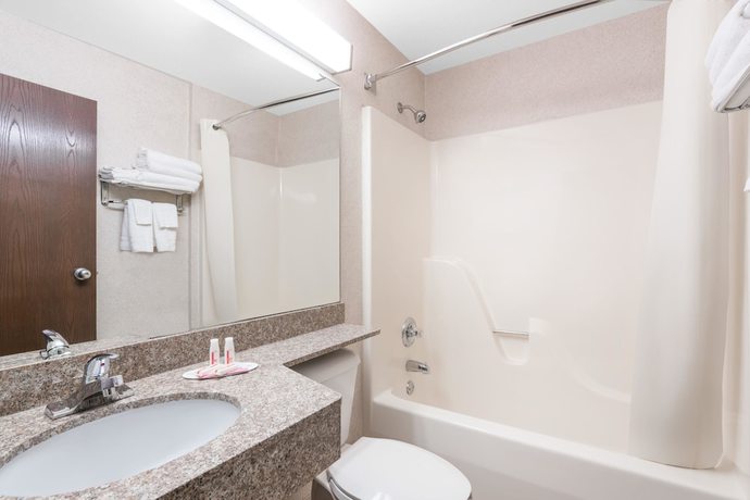 Imagen de la habitación del Hotel Microtel Inn and Suites By Wyndham Rochester North Mayo Clinic. Foto 12