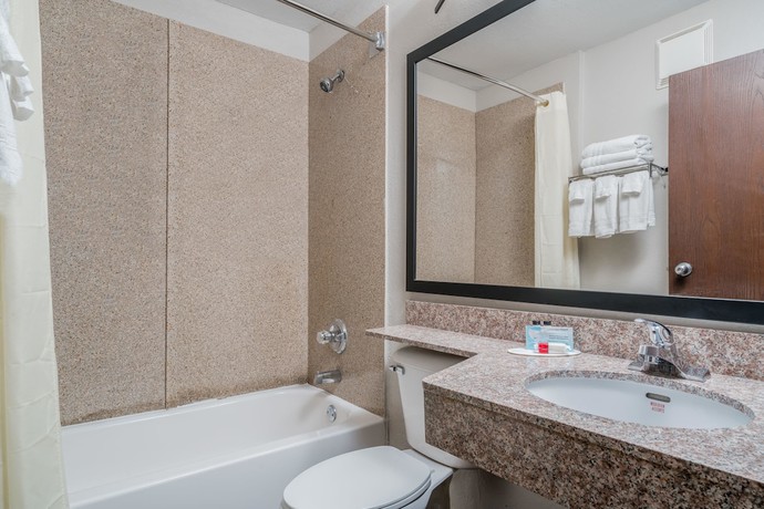 Imagen de la habitación del Hotel Microtel Inn and Suites By Wyndham Rochester North Mayo Clinic. Foto 13
