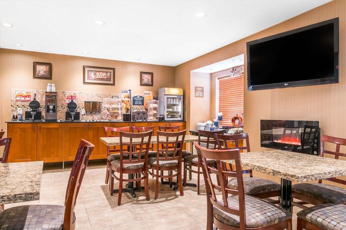 Imagen de los interiores del Hotel Microtel Inn and Suites By Wyndham Rochester North Mayo Clinic. Foto 18