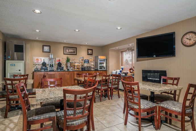 Imagen del bar/restaurante del Hotel Microtel Inn and Suites By Wyndham Rochester North Mayo Clinic. Foto 1