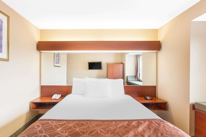 Imagen de la habitación del Hotel Microtel Inn and Suites By Wyndham Rogers. Foto 3
