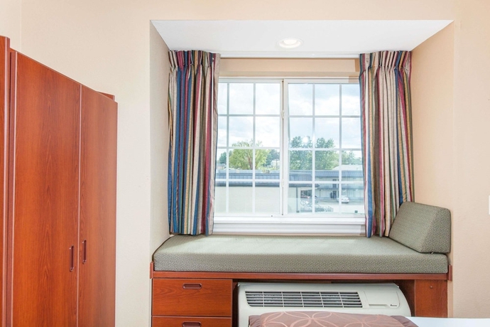 Imagen de la habitación del Hotel Microtel Inn and Suites By Wyndham Rogers. Foto 4