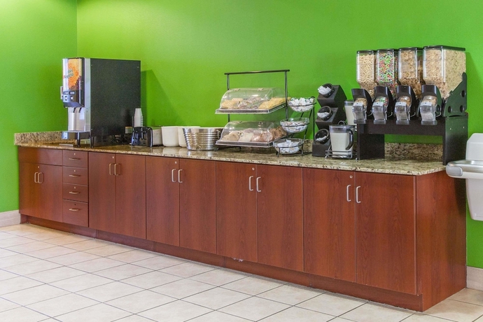 Imagen del bar/restaurante del Hotel Microtel Inn and Suites By Wyndham Rogers. Foto 2