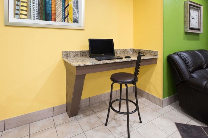 Imagen de los interiores del Hotel Microtel Inn and Suites By Wyndham Rogers. Foto 16