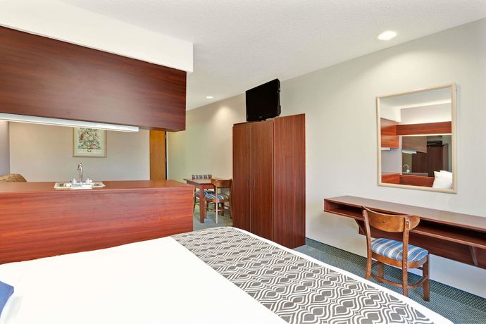 Imagen de la habitación del Hotel Microtel Inn and Suites By Wyndham Roseville/detroit Area. Foto 6