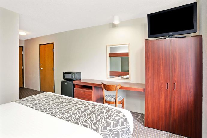 Imagen de la habitación del Hotel Microtel Inn and Suites By Wyndham Roseville/detroit Area. Foto 8