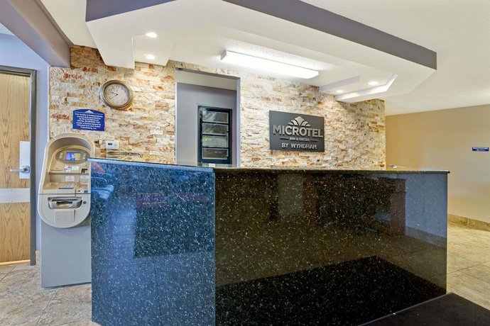 Imagen de los interiores del Hotel Microtel Inn and Suites By Wyndham Roseville/detroit Area. Foto 12