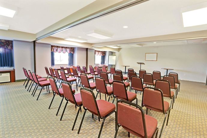 Imagen de los interiores del Hotel Microtel Inn and Suites By Wyndham Roseville/detroit Area. Foto 15