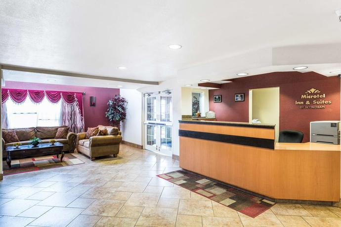 Imagen de los interiores del Hotel Microtel Inn and Suites By Wyndham Salt Lake City Airport. Foto 7