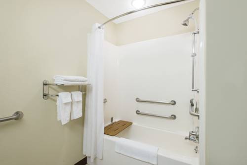 Imagen de la habitación del Hotel Microtel Inn and Suites By Wyndham Seneca Falls. Foto 4