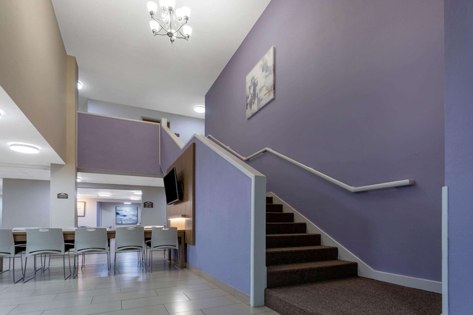 Imagen de los interiores del Hotel Microtel Inn and Suites By Wyndham Southern Pines / Pinehurst. Foto 15