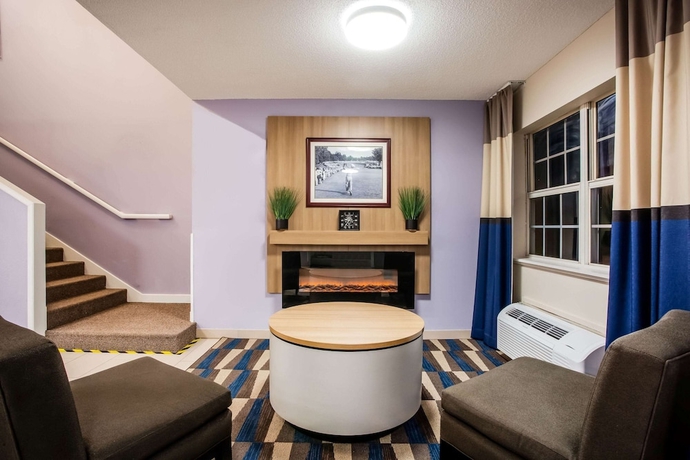 Imagen de los interiores del Hotel Microtel Inn and Suites By Wyndham Southern Pines / Pinehurst. Foto 16