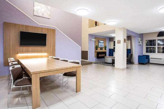 Imagen de los interiores del Hotel Microtel Inn and Suites By Wyndham Southern Pines / Pinehurst. Foto 18