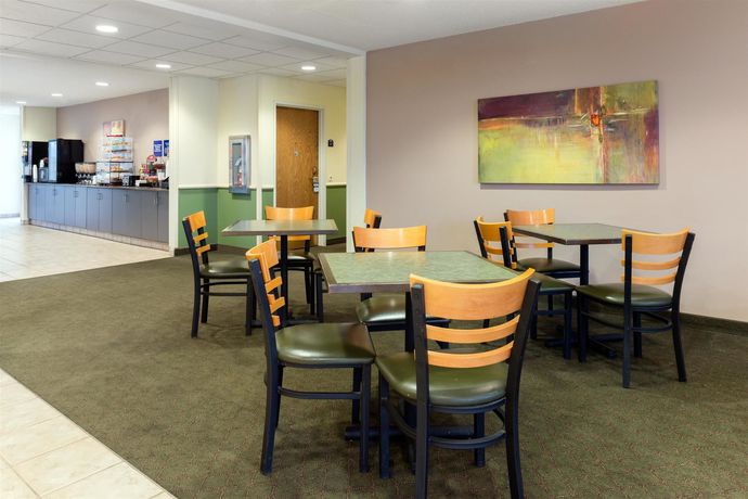 Imagen del bar/restaurante del Hotel Microtel Inn and Suites By Wyndham Springfield, SPRINGFIELD. Foto 2