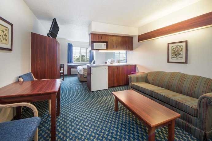 Imagen de la habitación del Hotel Microtel Inn and Suites By Wyndham Tulsa/catoosa Route 66. Foto 6